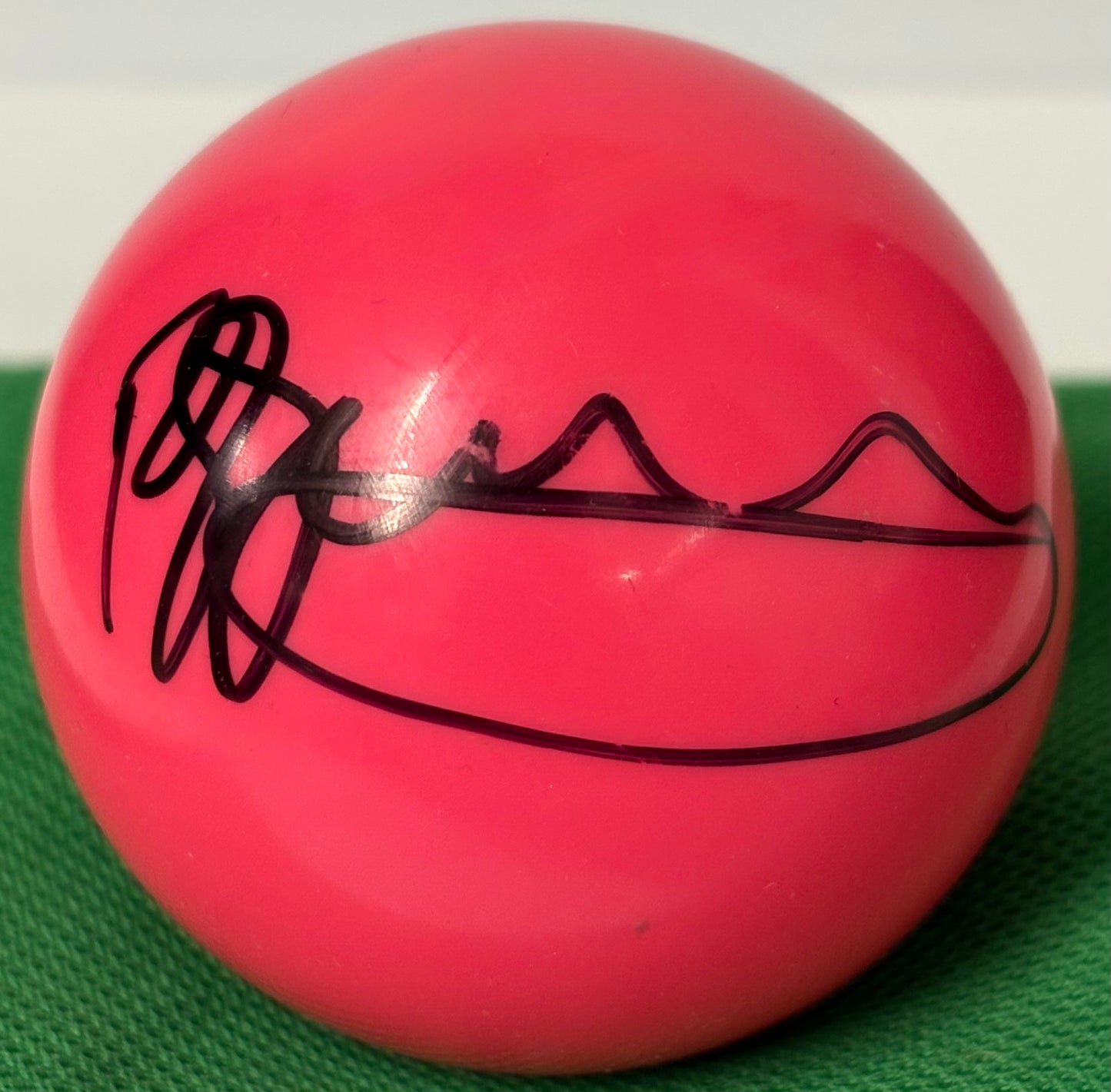 1x Women’s World Snooker Champion Reanne Evans Signed Pink 2’’ Snooker Ball + COA