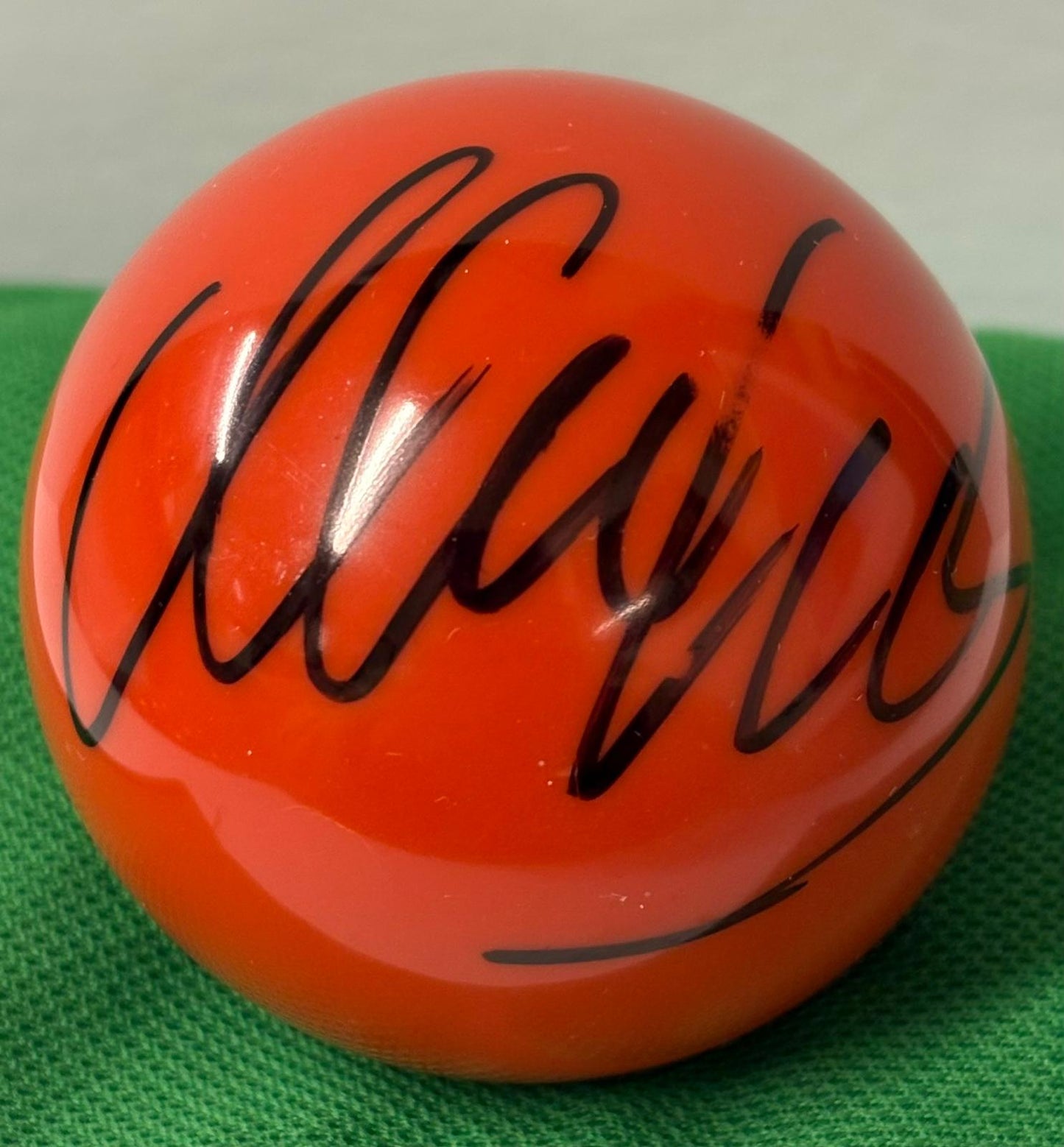 World Snooker Tour Player Michael Holt Signed Red Snooker Ball + Dealer COA