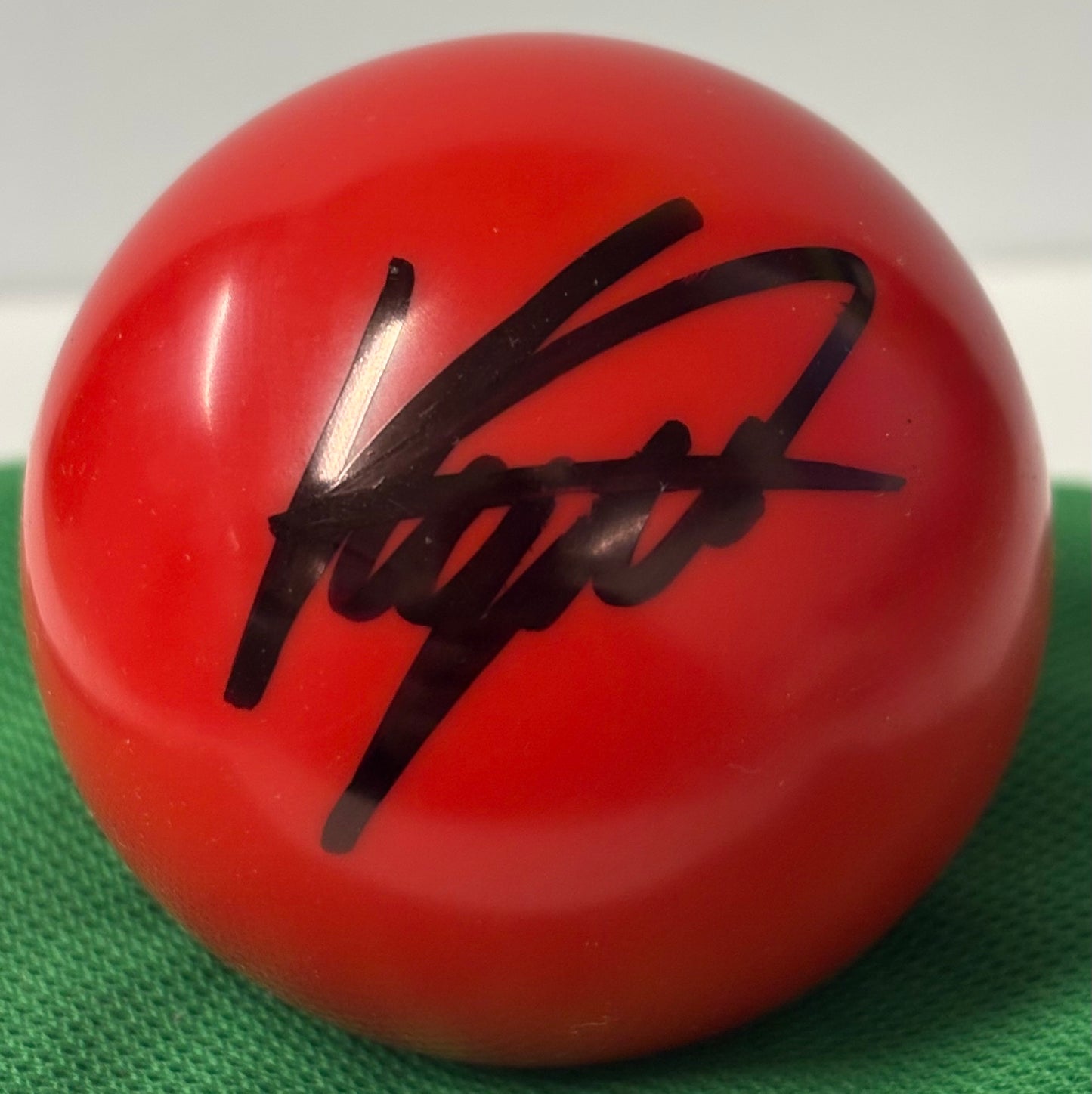 2024 World Snooker Champion Kyren Wilson Signed Red Snooker Ball + Dealer COA