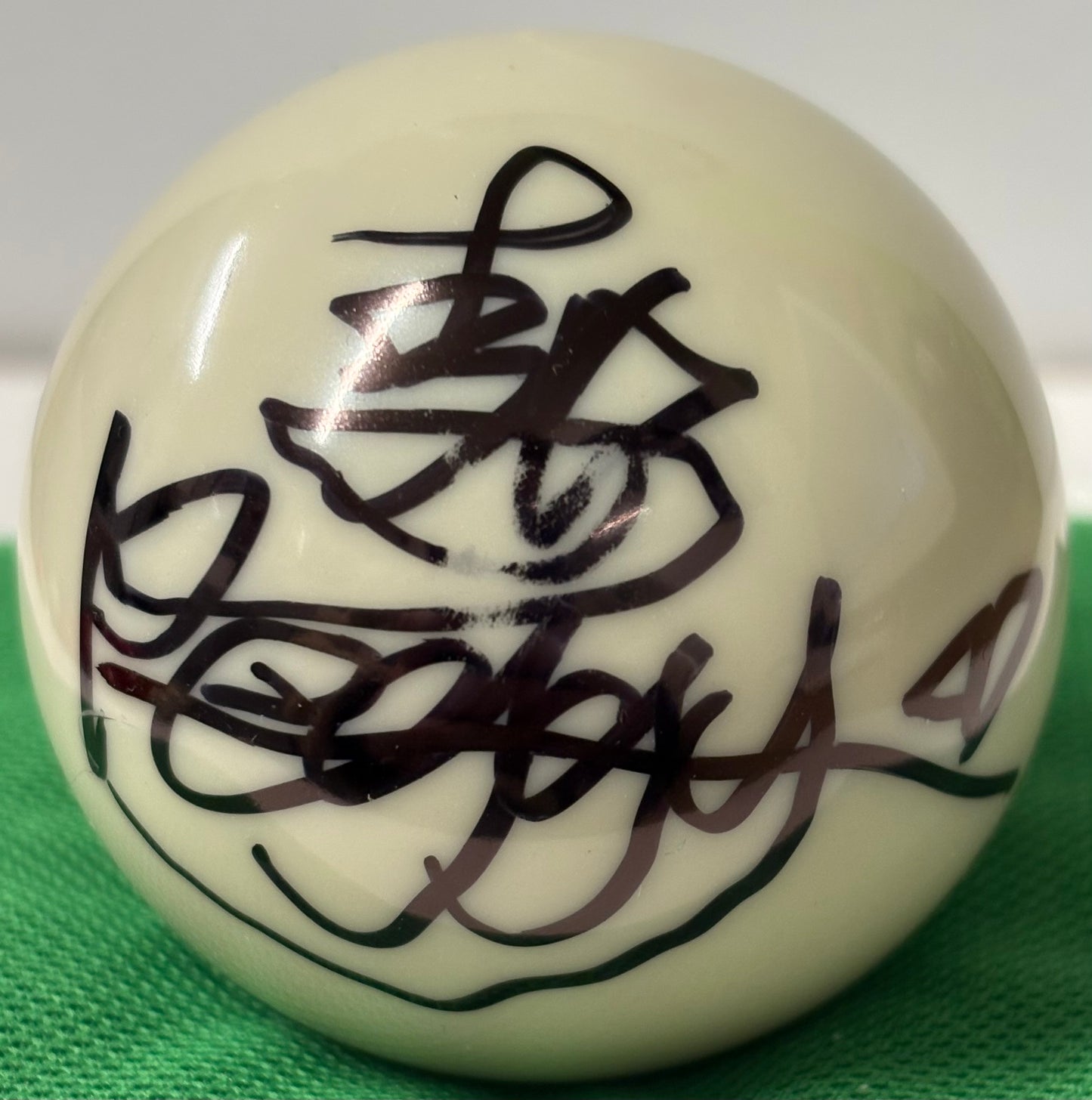 Professional Snooker Referee Peggy Li Signed White Snooker Ball + Cert