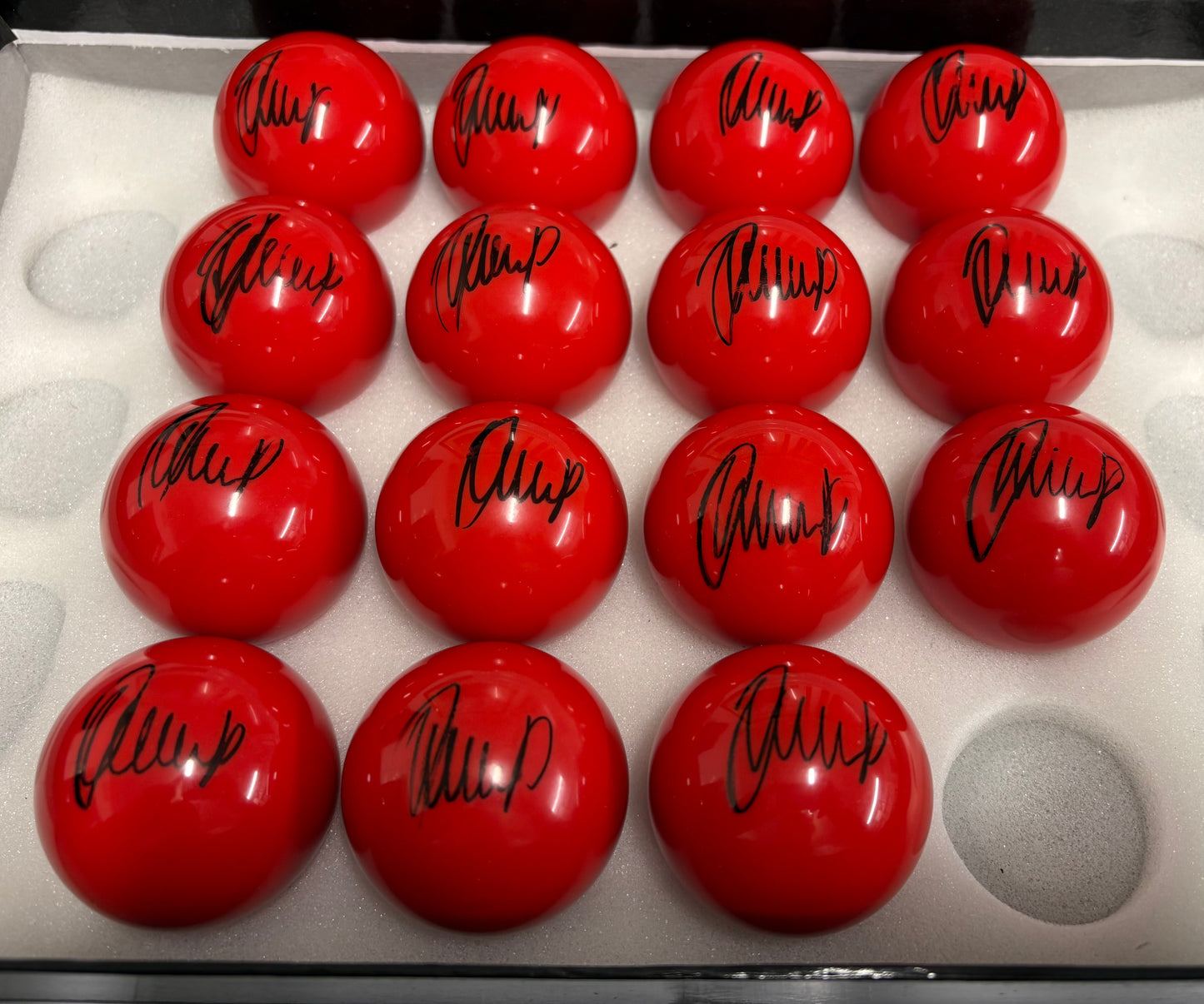 2019 Snooker World Champion Judd Trump Signed Red Snooker Ball + Cert