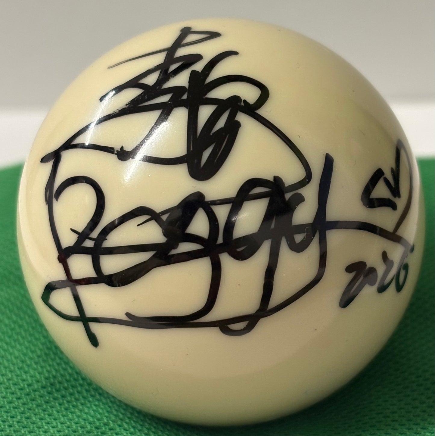 Professional Snooker Referee Peggy Li Signed White Snooker Ball + COA