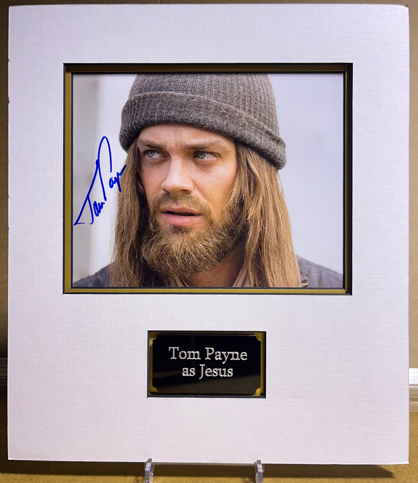 Tom Payne as Jesus in The Walking Dead Signed & Mounted 10x8 Photo Display with COA