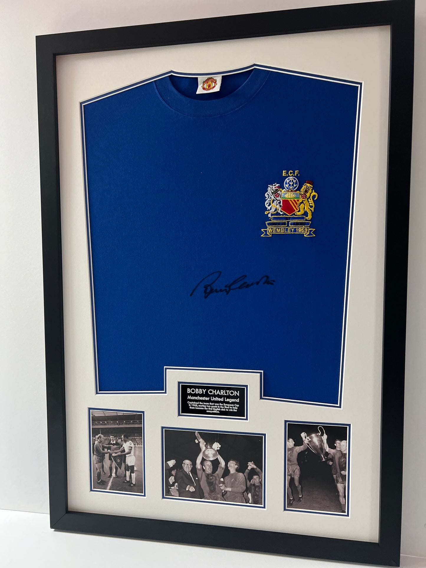 Sir Bobby Charlton Signed 1968 European Cup Final Framed Shirt + Cert