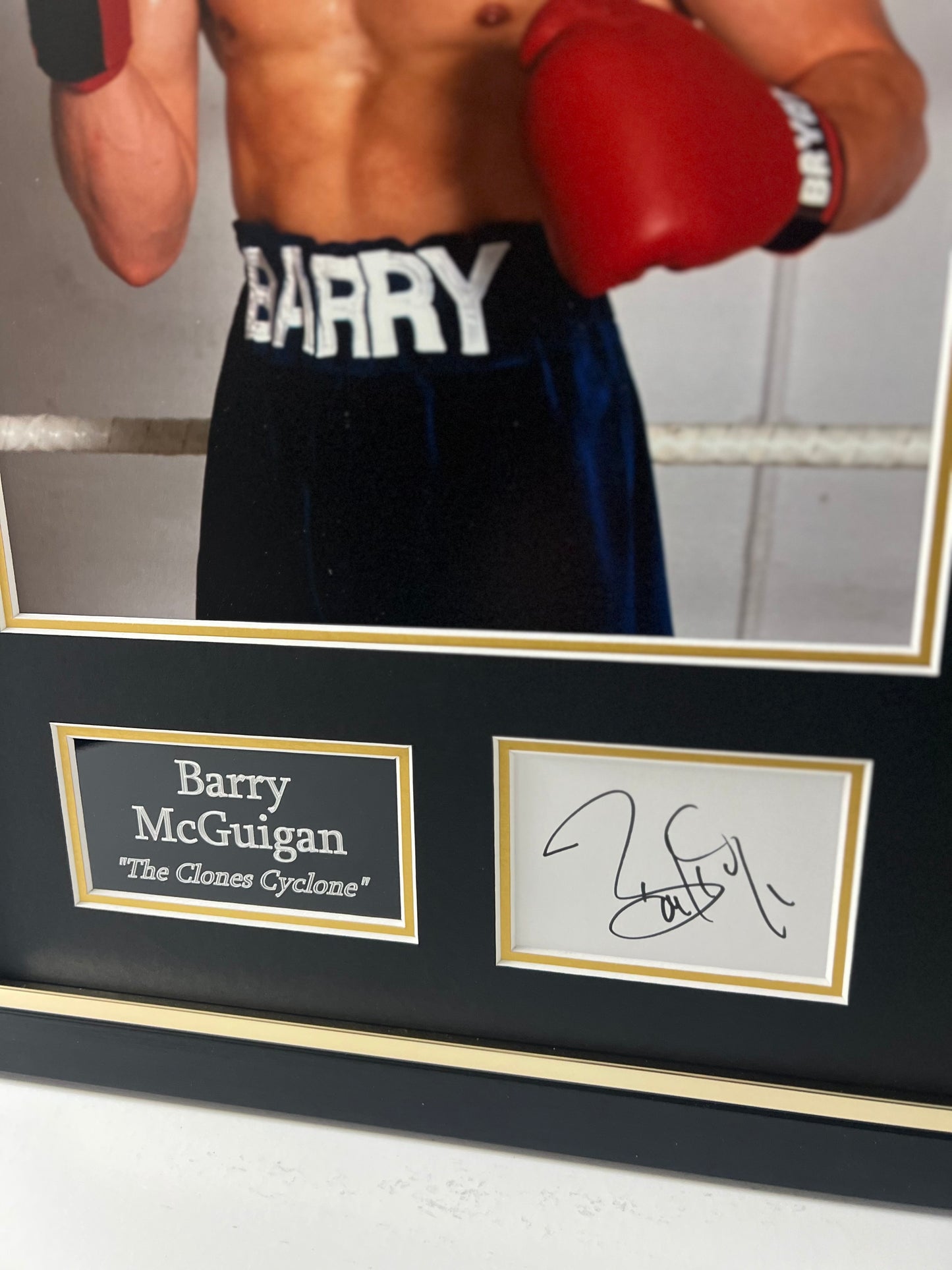 Barry McGuigan Lineal Featherweight Boxing Champion Signed & Framed Display + Cert