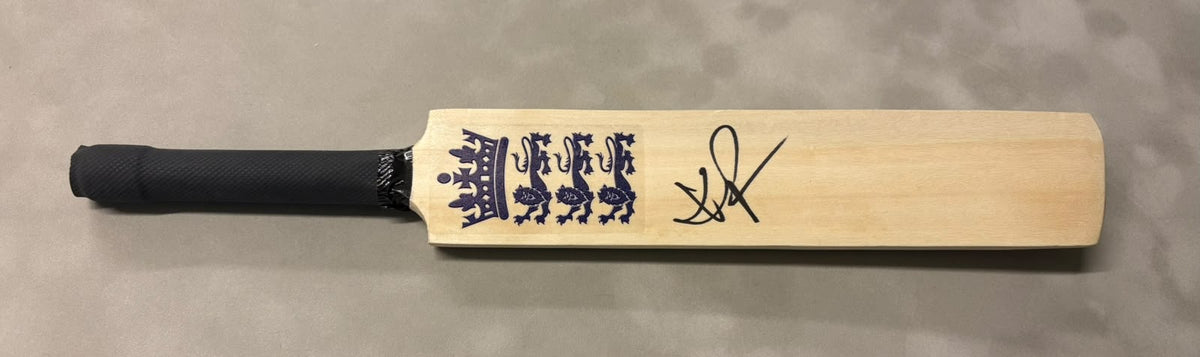 Kevin Pietersen England Legend & Star Batsmen Signed Mini Cricket Bat + Cert