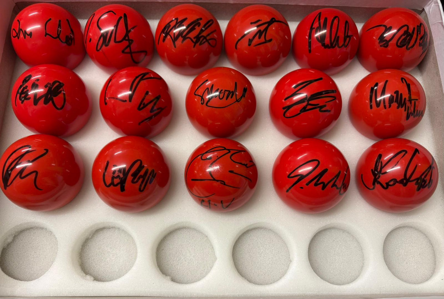 RARE Set of 32 Signed Red Snooker Balls by 2026 World Championship Pla ...
