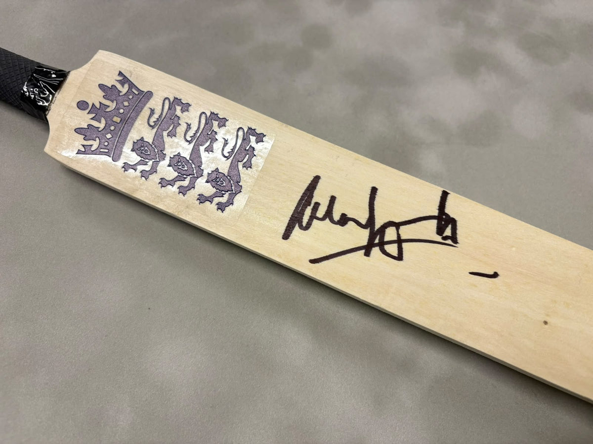 Allan Lamb Former Northants & England Cricket Captain Signed Mini Bat + Cert