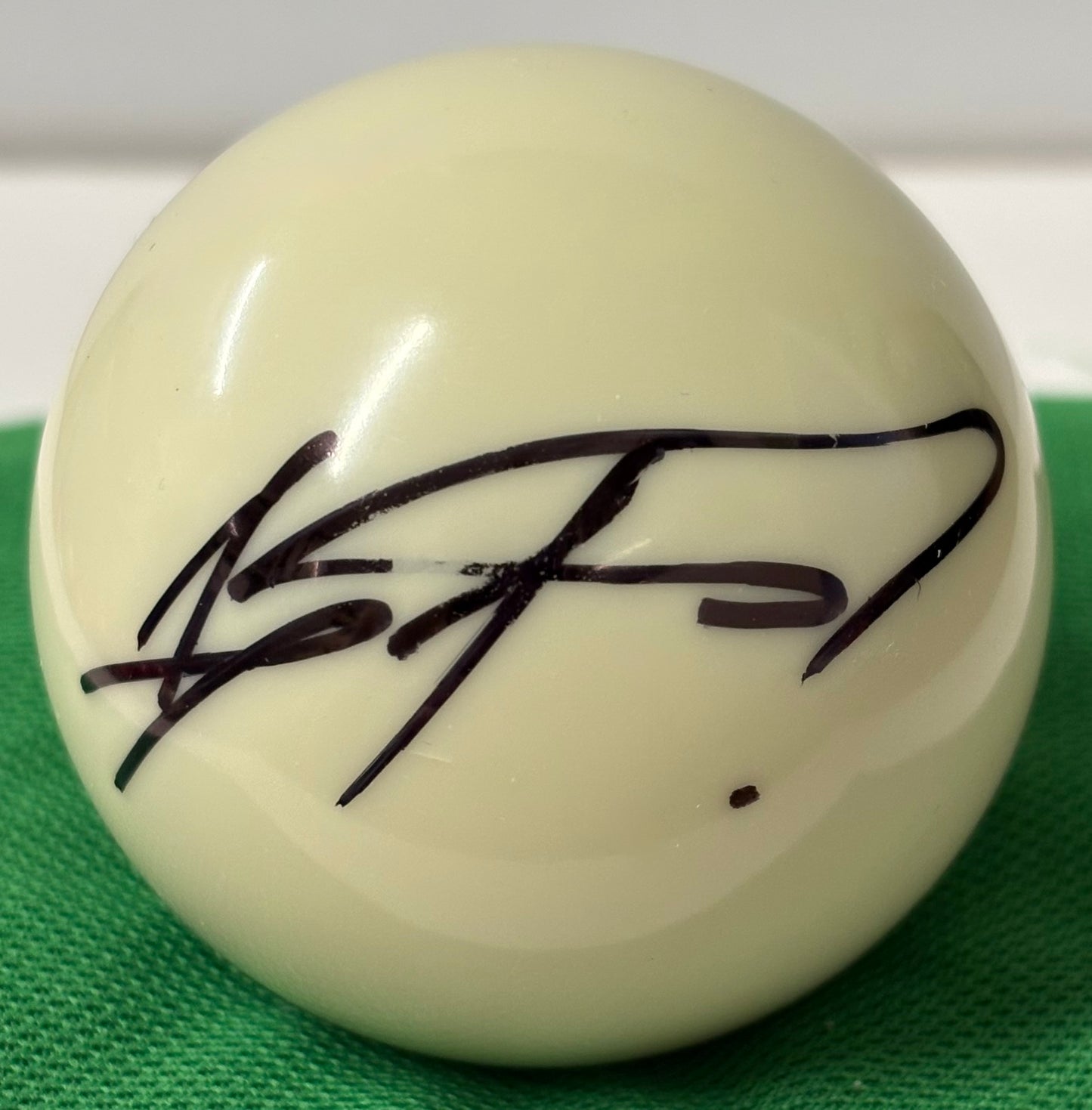 Bulgarian Snooker Referee Desislava Bozhilova Signed White Snooker Ball + COA