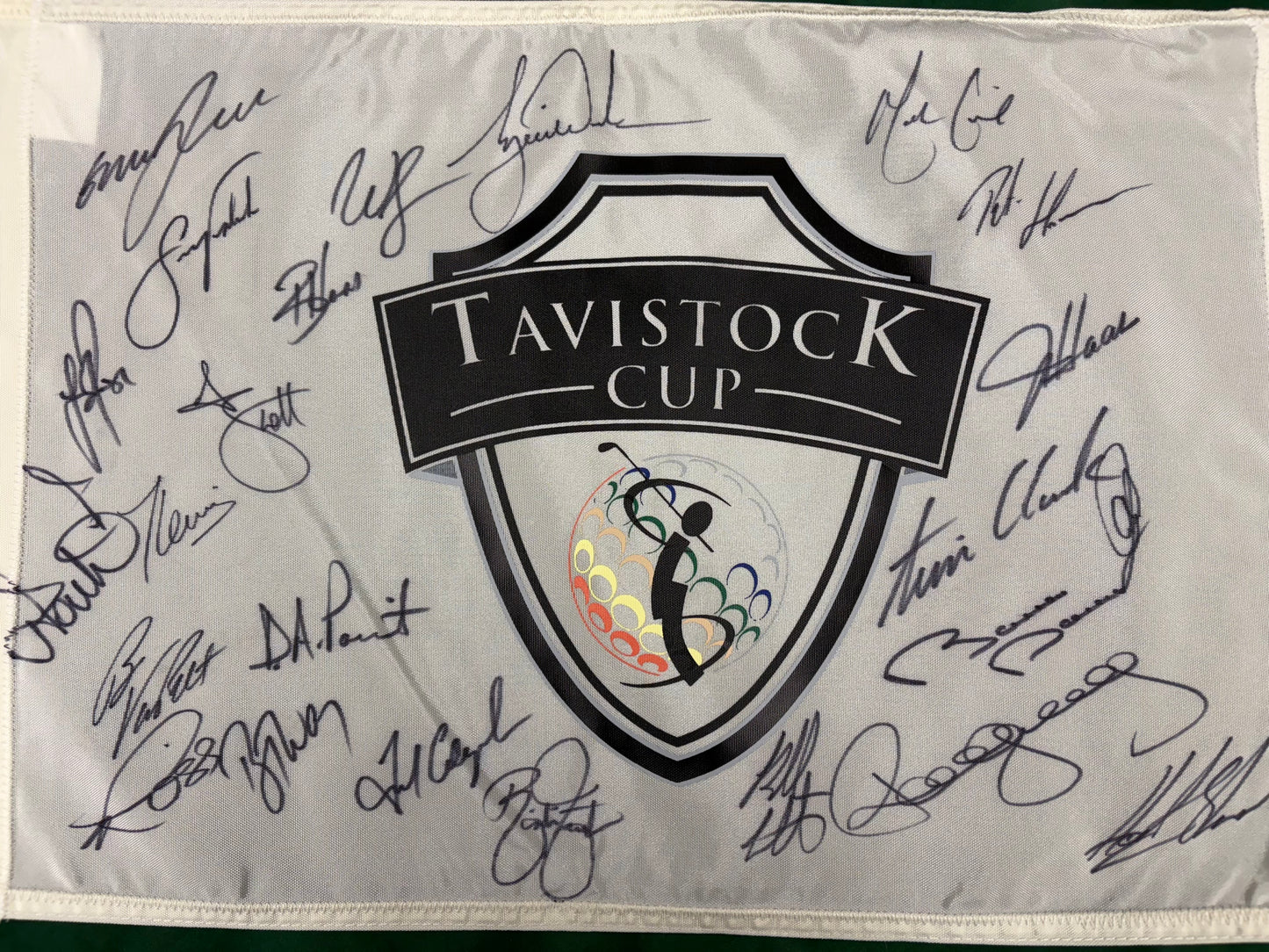 Tavistock Cup Golf Pin Flag Signed by 24 Players inc Team Albany Tiger Woods + Cert