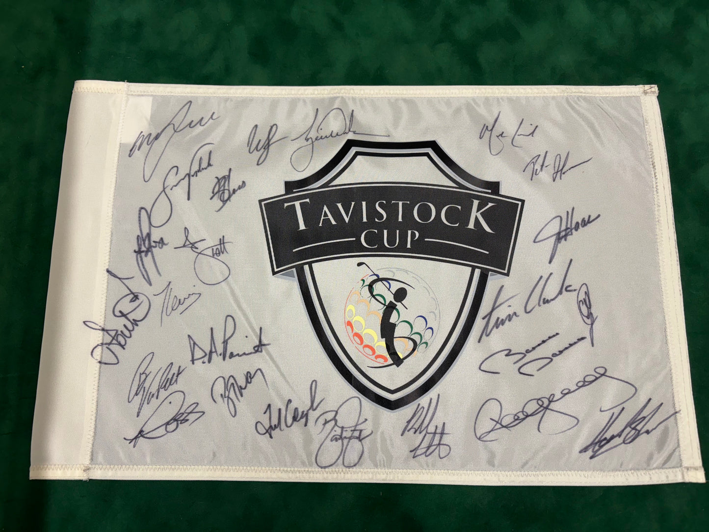 Tavistock Cup Golf Pin Flag Signed by 24 Players inc Team Albany Tiger Woods + Cert