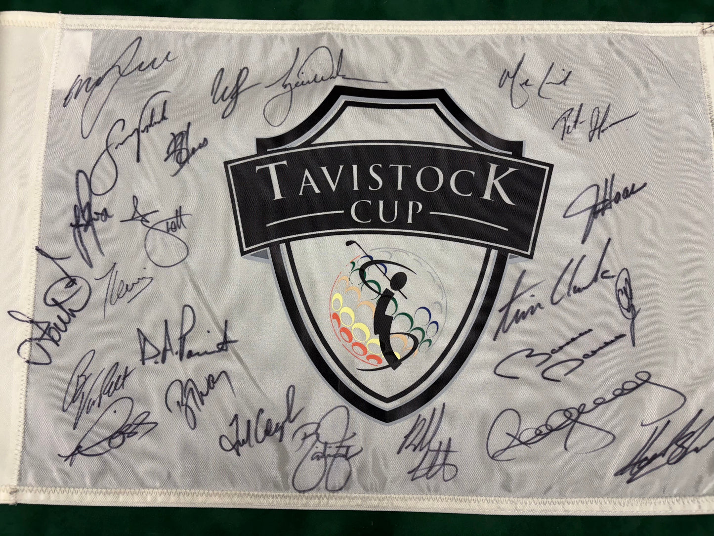 Tavistock Cup Golf Pin Flag Signed by 24 Players inc Team Albany Tiger Woods + Cert