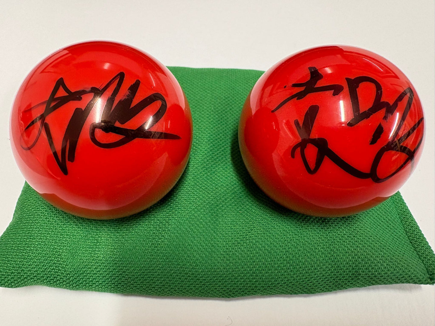 Yuan Sijun Signed RED Snooker Ball + Dealer COA